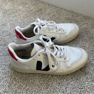 Veja Women’s Leather shoes size 7